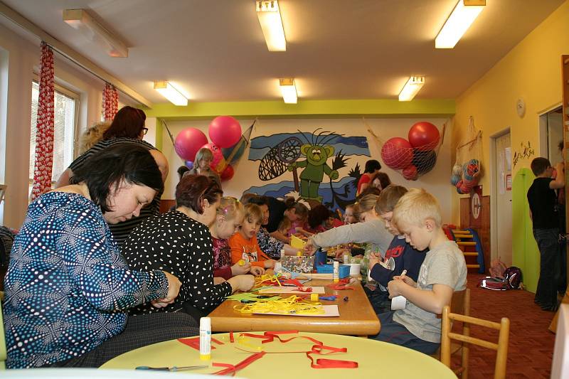 Blanenští už podesáté přívítali jaro společnou akcí. Symbol zimy hodili do řeky.