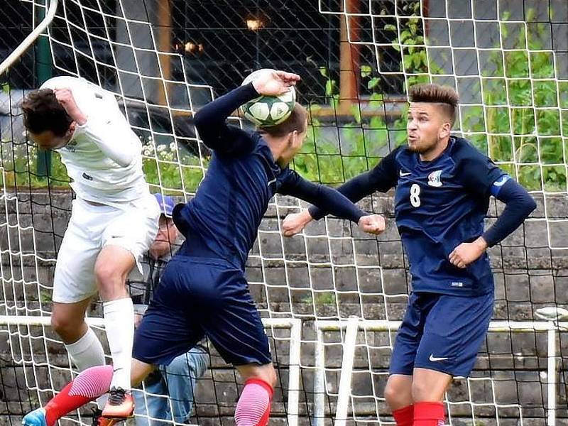 V utkání  Moravskoslezské divize skupiny D porazil FC Žďár nad Sázavou (bílé dresy) FK Blansko 2:0.