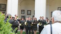 Pětačtyřicet trubačů ze sedmi souborů z celé České republiky i Slovenska se sešlo ve Křtinách na Třetím křtinském vytrubování. Na lesnice, borlice a lesní rohy zahráli lesní hudbu několika autorů.