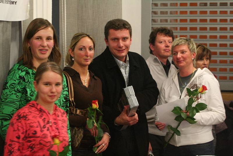  Na slavnostní vyhlášení v blanenském Dělnickém domě si přišli pro ocenění nejlepší sportovci města Blanska. 