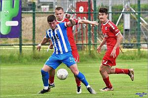 Blanenští fotbalisté (v červeném) na závěr sezony vyhráli ve Vítkovicích 3:2.