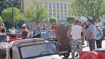Náměstí Republiky v Blansku zaplnily v neděli dopoledne desítky plátěných vozítek značky Velorex. Přijely na tradiční sraz, který pořádal Fan klub Velorex. Konal se už počtyřiadvacáté.
