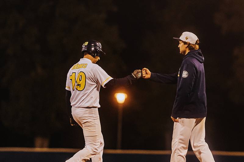 Blanenští baseballisté (v bílém) se zachránili v české extralize, když porazili tým Sokolu Hluboká.