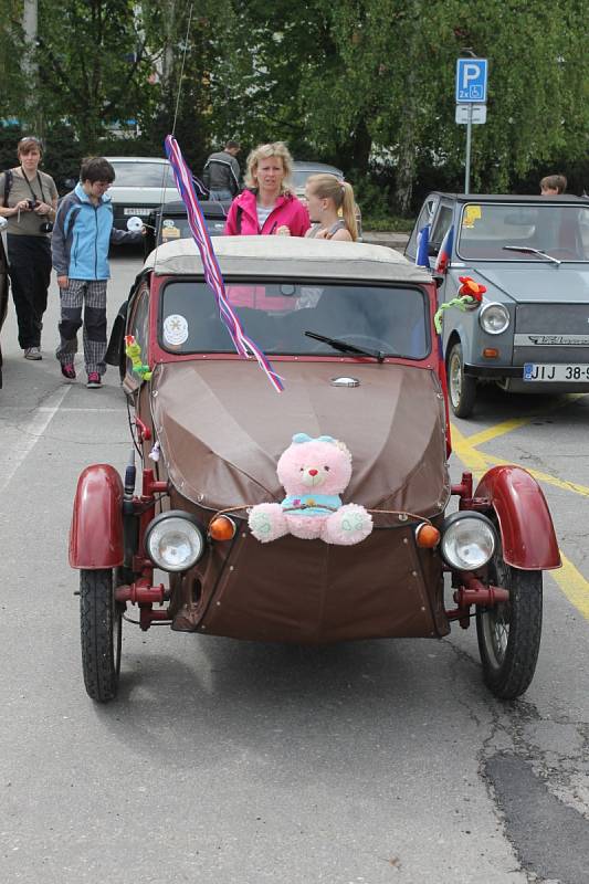 Na sedmnáctý boskovický sraz velorexů přijely zhruba dvě stovky nadšenců. 