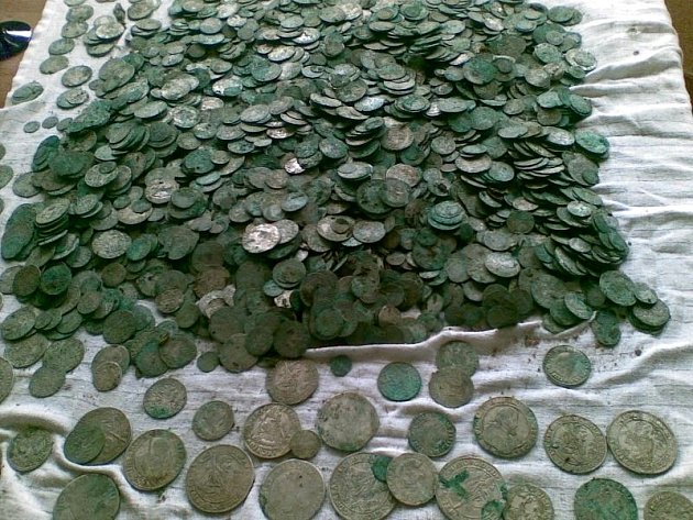 Sběratelská cena mincí z 15. až 17. století se odhaduje na asi 1,1 milionu korun, historická hodnota je mnohem vyšší.
