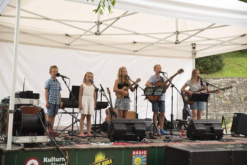 Promenádní koncert v Boskovicích. Hraje kapela Ňufáci.