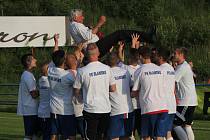 Fotbalisté Blanska porazili v posledním zápase sezony Polnou 3:1 a oslavili vítězství v divizi D. Zápas sledovala rekordní divácká návštěva 1 085 lidí.