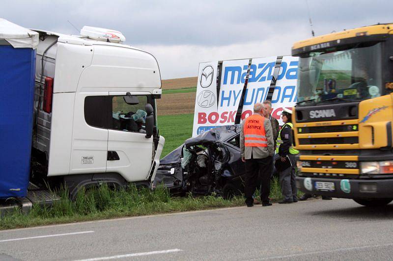 Při nehodě přišla o život dvaadvacetiletá řidička osobního automobilu.