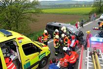 Vážná dopravní nehoda s šesti zraněnými na silničním tahu Brno-Svitavy u Krhova na Blanensku.
