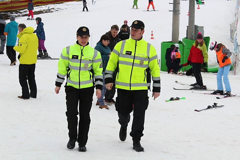 Preventivní akce policie ve ski areálu v Olešnici.