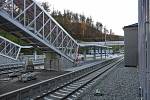 Rekonstrukce železničního koridoru mezi Brnem a Blanskem pokračuje podle plánu. Vlaky tam začnou po roční výluce opět jezdit od 11. prosince. Na snímku nádraží v Adamově.