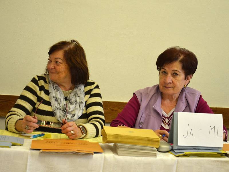Volby do krajského zastupitelstva a senátu na Střední škole André Citroëna v Boskovicích.