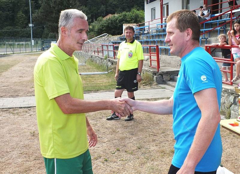 Boskovická pouť a fotbalový turnaj starších pánů k sobě neodmyslitelně patří. Už jedenáct let. Potřetí za sebou ovládl turnaj domácí výběr Nobica Boskovice, který měl ve svém středu i nejlepšího střelce Pavla Nečase.