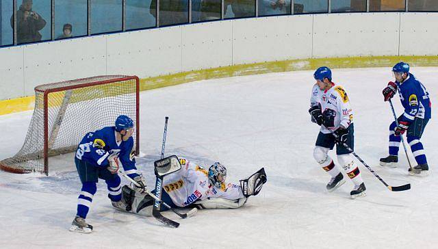 Gólman Valašského Meziříčí byl pro domácí hokejisty velkou překážkou.