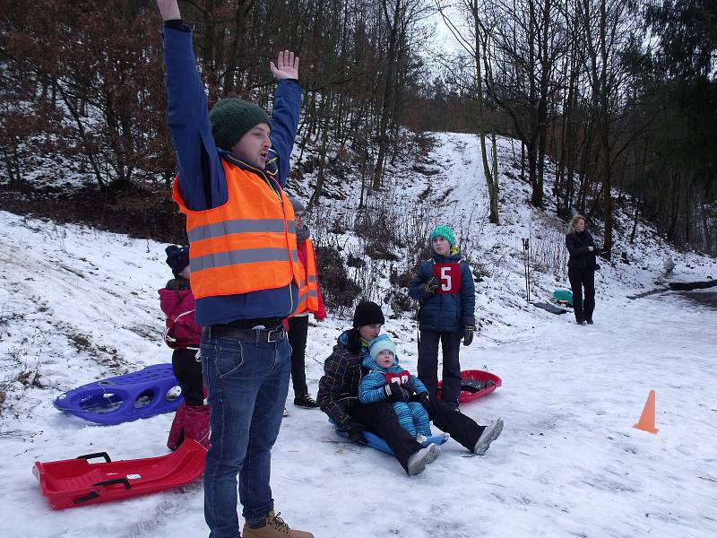 Sjezdu z kopce na čemkoli přilákal v sobotu odpoledne nadšence do oblasti Palava v Blansku.