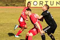 Blanenští fotbalisté (v červeném) doma porazili Třinec 2:0, nyní s ním 0:2 prohráli na jeho hřišti. Ilustrační foto.