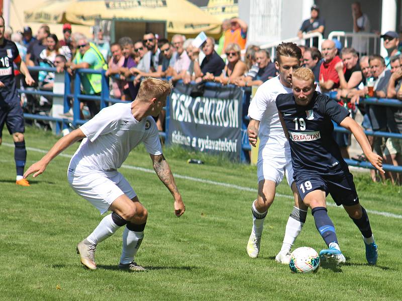 V úvodním kole nového ročníku MSFL porazil nováček FK Blansko (modré dresy) v regionálním derby tým MFK Vyškov 3:1.