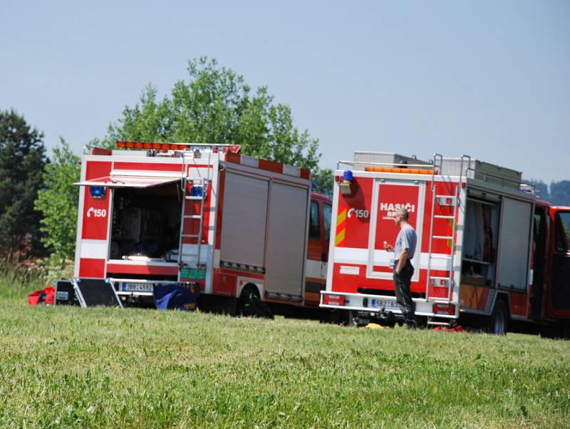 Záchranáři, policisté a hasiči cvičili na přehradě Křetinka.