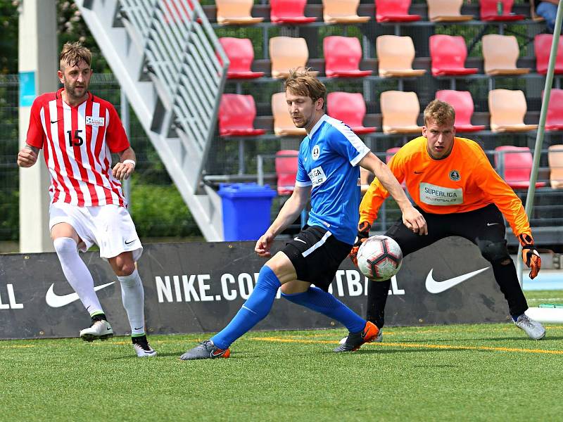 V jihomoravském derby Superligy malého fotbalu vyhrálo Blanensko (modré dresy) v Brně 4:2.