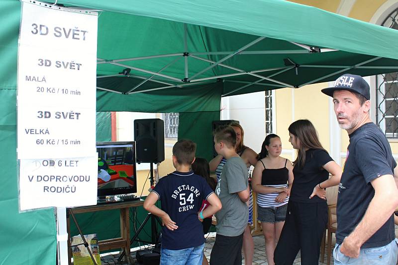 Letovický zámek po roce ovládla hudba a veselí. Výtěžek BiGy festu pomůže potřebným.