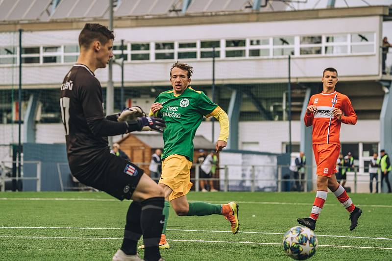 Fotbalisté Ráječka (v zeleném) sahali v Líšni po bodech, nemají ani jeden.