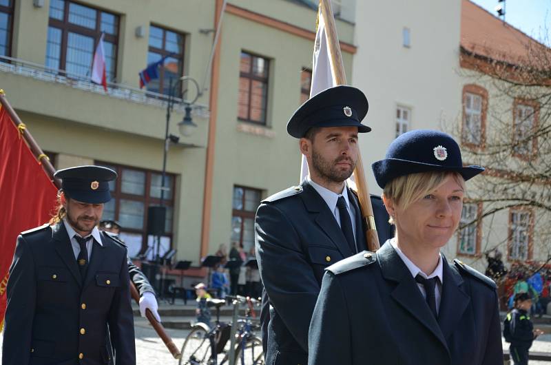 Historickou i současnou hasičskou techniku obdivovali v sobotu malí i velcí návštěvníci Boskovic. Na tamním Masarykově náměstí se konal Hasičský den. Do města se sjeli zástupci dobrovolných hasičů z celého Blanenska.