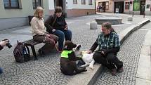 Třináctý ročník soutěže vodicích psů Cesta ve tmě tentokrát provedl účastníky centrem Boskovic.