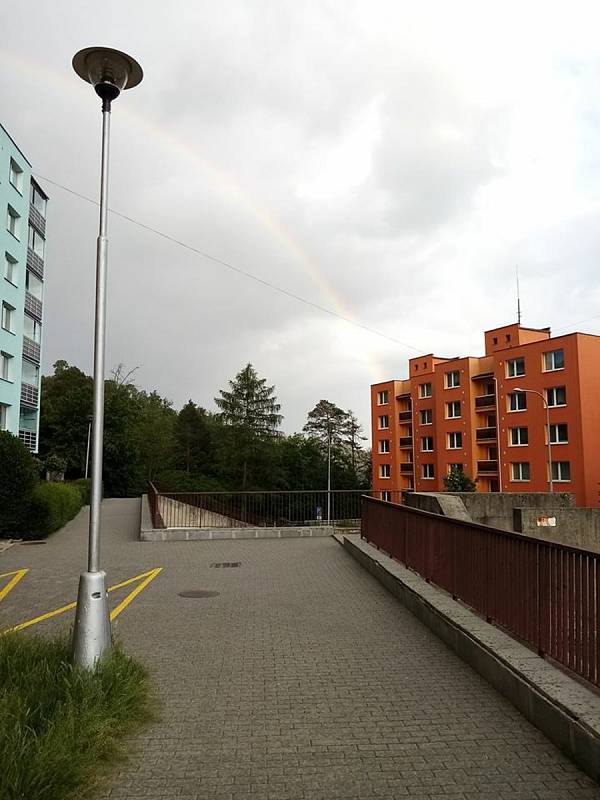 Čtenáři Blanenského deníku Rovnost fotografovali v pondělí na Blanensku a v okolí duhu. Poznáte, kde přesně?