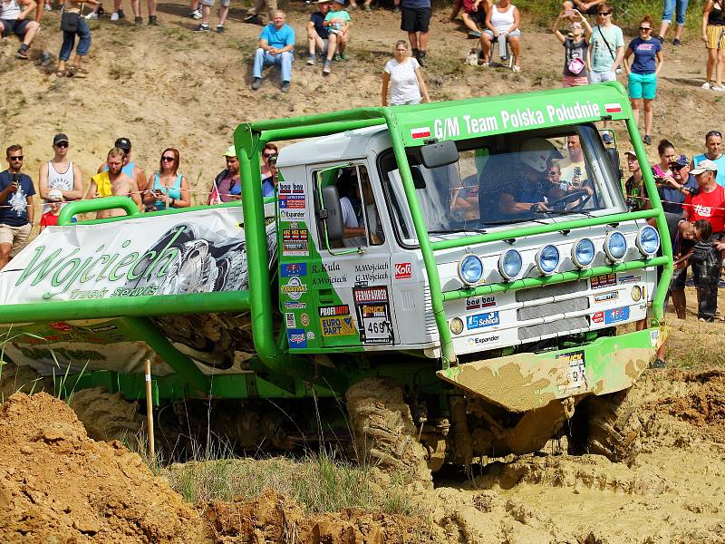 Závod mistrovství republiky v Truck Trialu v pískovně u Kunštátu opět nabídl mimořádně dramatické situace.