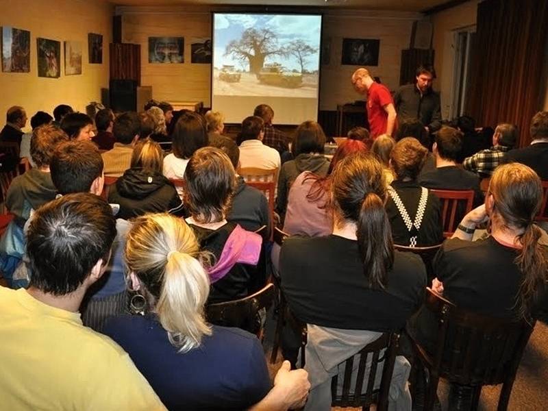 Cestovatelské besedy při Večerech s Kotlíkem.