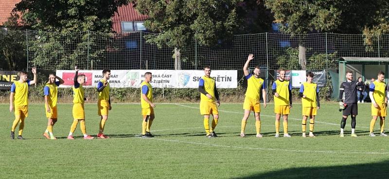 Fotbalisté Kunštátu (ve vínových dresech) porazili na podzim na venkovním hřišti Žebětín jasně 4:0. Čtyřmi góly se blýskl Marek Štencl.