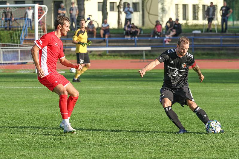 Blanenští fotbalisté (v červeném) v reprezentační přestávce podlehli v přípravném utkání Třinci 0:1. Foto: FK Blansko