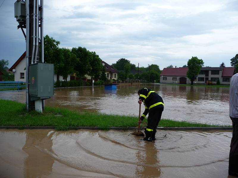 Tak to v Černovicích vypadalo při pondělní bleskové povodni. 