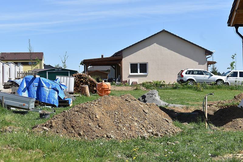 V Krasové je krásně! Babyboom ve vesnici na Blanensku odstartovaly před lety dostupné stavební pozemky, která nabízela obec.