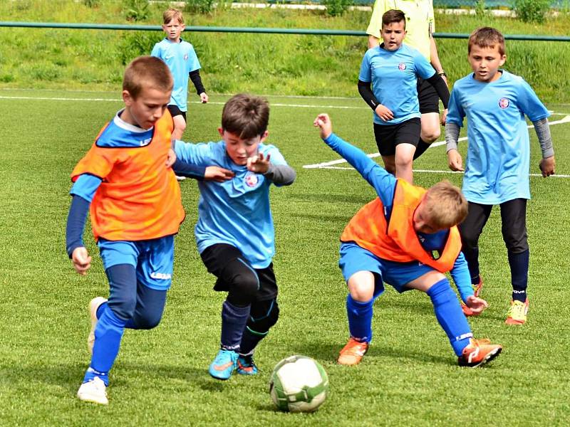 Vítězi okresního kola fotbalového McDonald´s Cupu se stali žáci ZŠ Letovice a Lysice.