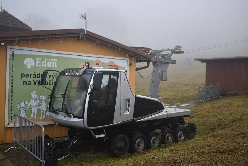 Ve skiareálu v Olešnici na Blanensku je příprava na lyžařskou sezonu v plném proudu.