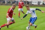 V předposledním podzimním kole Moravskoslezské ligy fotbalisté Blanska porazili (bílé dresy) Uničov 2:1.