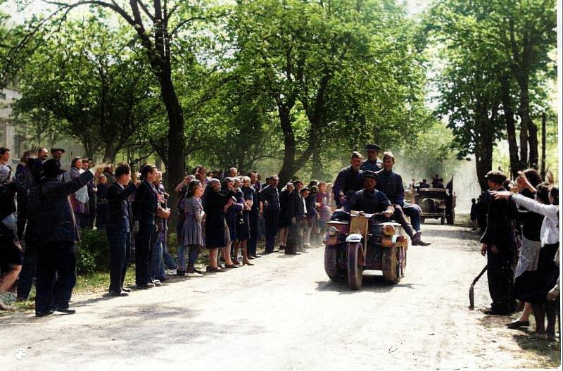 Historické fotografie z druhé světové války upravil Josef Přikryl.