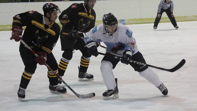 Hokejisté Blanska porazili v úvodním utkání krajské ligy Uničov 3:2. 