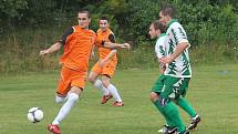 Fotbalisté FK Blansko (v oranžovém) porazili v přípravě Rájec-Jetřebí 4:0.