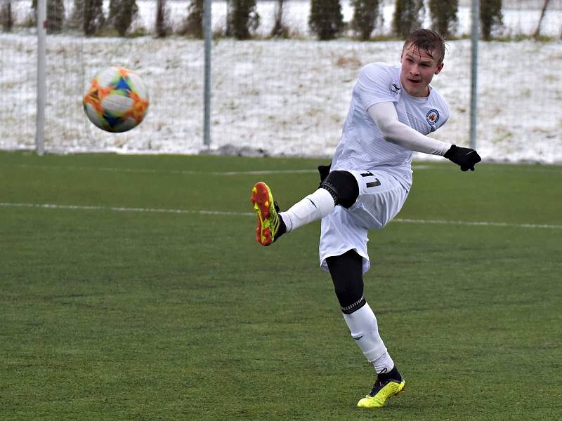 V přípravném utkání na vyškovském umělém trávníku podlehl domácí MFK (bílé dresy) Blansku 2:6.