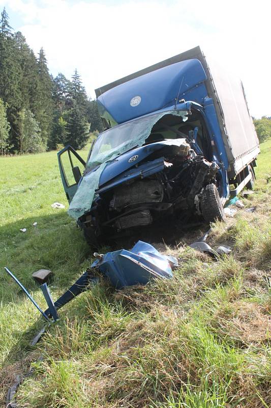 Kvůli nehodě dvou nákladních aut byla v úterý odpoledne asi na tři hodiny zavřená silnice u Černé Hory.