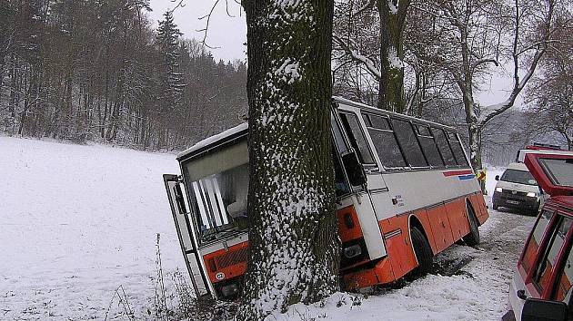 Nehoda autobusu v Lažánkách na Blanensku.