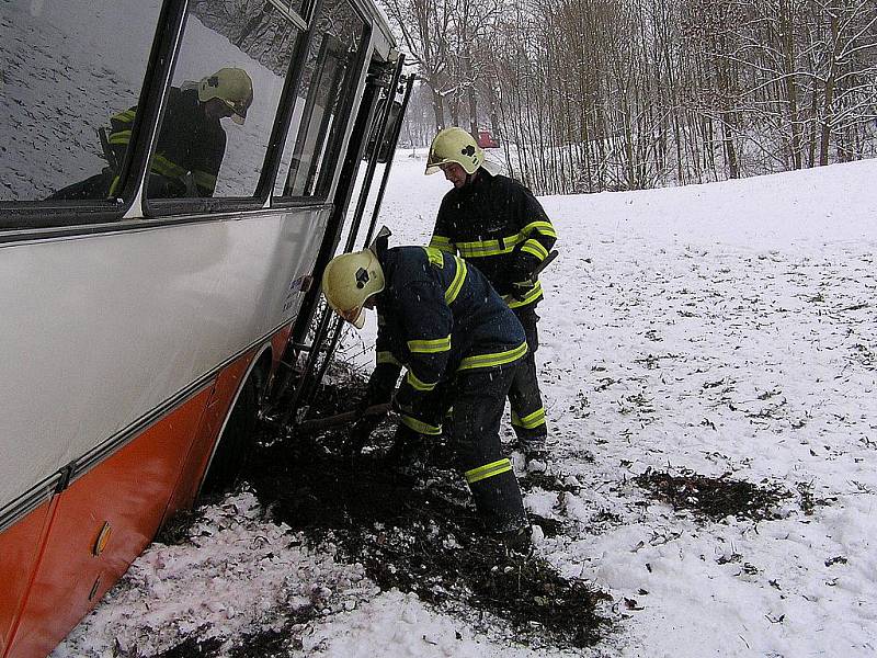 Nehoda autobusu v Lažánkách na Blanensku.