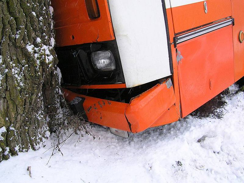 Nehoda autobusu v Lažánkách na Blanensku.