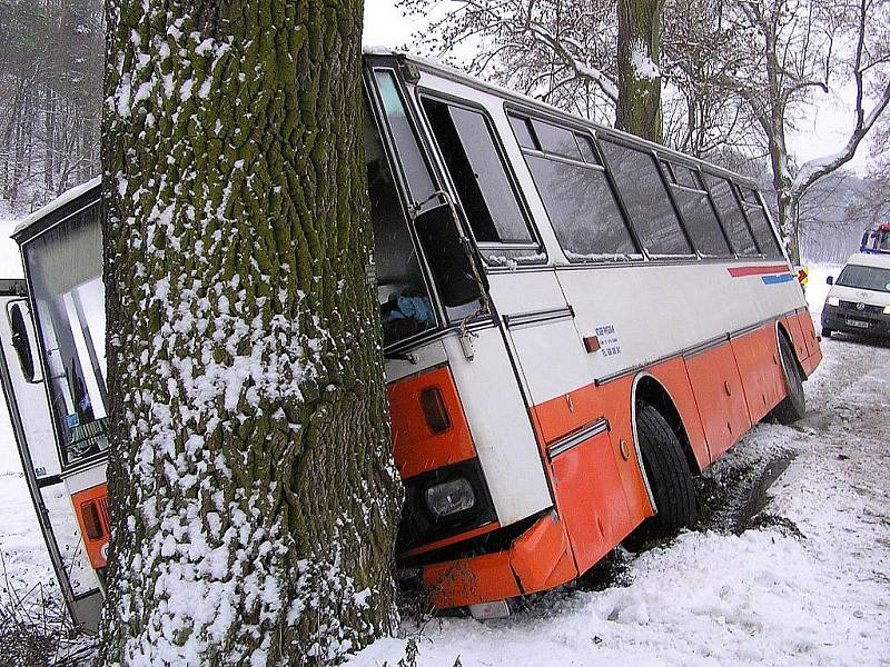 Nehoda autobusu v Lažánkách na Blanensku.