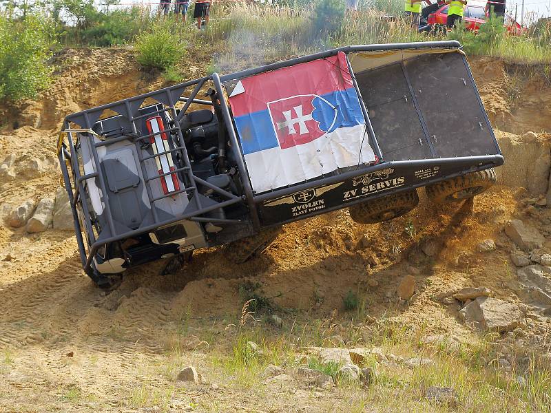 Závod mistrovství republiky v Truck Trialu v pískovně u Kunštátu opět nabídl mimořádně dramatické situace.