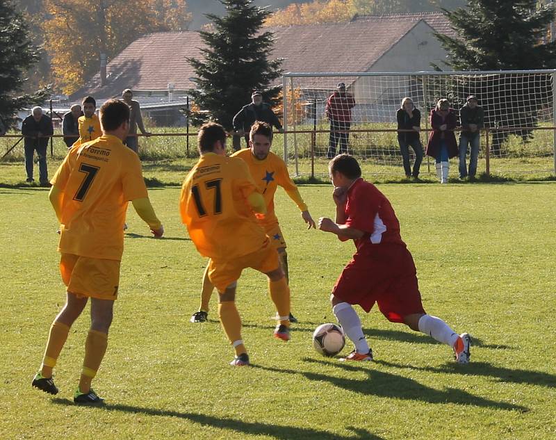 Fotbalisté Kunštátu (v červeném) porazili v I. A třídě Moravskou Slavii Brno 3:2. 