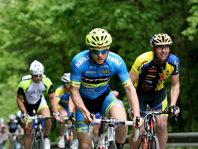 PELOTON V KRASU. Blanenskem a několika obcemi na Brněnsku se ve čtvrtek prohnal peloton cyklistů. Závodili na Liechtenstein Tour 2014, která měla start a cíl ve Vranově u Brna. Jely se dva hlavní závody. Na dvaapadesát a dvaadevadesát kilometrů.