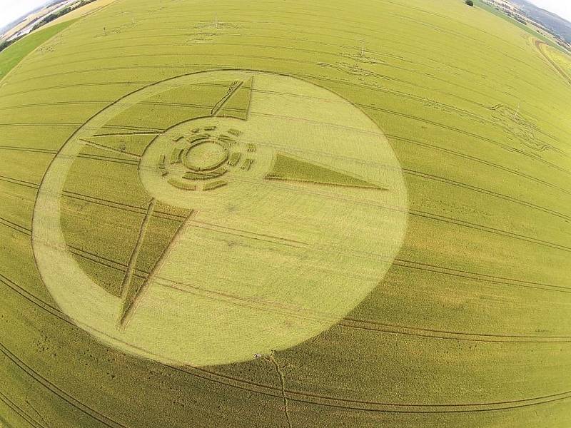 Obrazec v poli pšenice se objevil o víkendu severně od Boskovic.